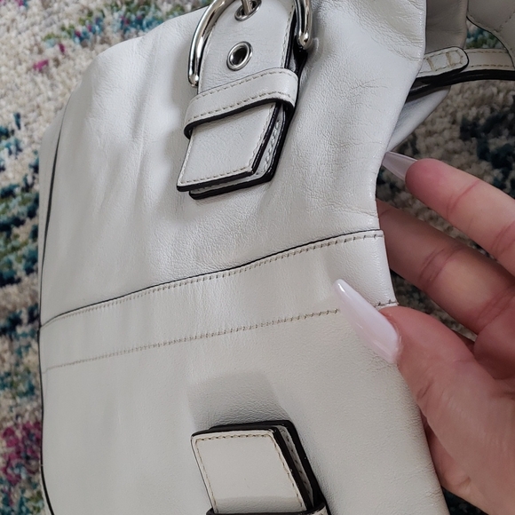 GUC White Coach Bag - Picture 11 of 12
